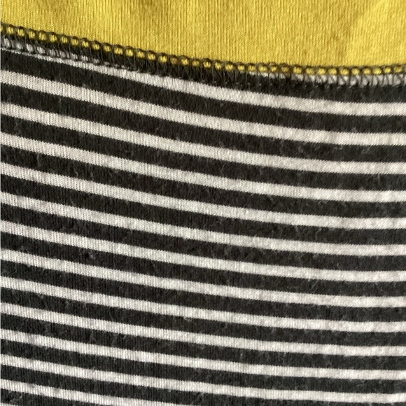 Maurices 2x long sleeve tee yellow black and white with lace detail - Picture 4 of 5